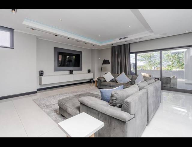 5 BEDROOM HOUSE FOR SALE IN MIDSTREAM RIDGE